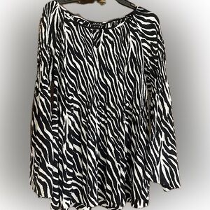 Charlie B -Like New (worn for 30 minutes!) Size XL Stretchy flowy material